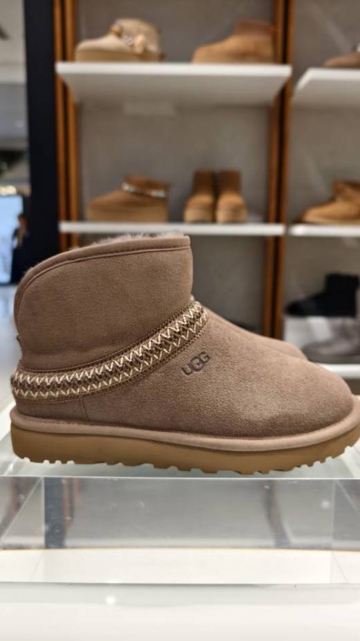 2楼UGG靴子新月款低帮靴  吊牌价1699 商品图5