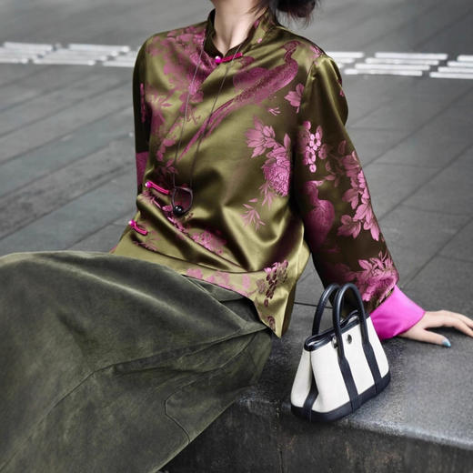 双色桑蚕丝老缎面料贵气优雅极简老钱风立领盘扣秋季长袖唐装上衣 商品图0