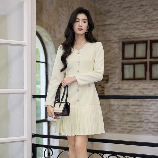 奢姿大码女装2025秋季胖妹妹时尚减龄百褶裙摆设计气质V领连衣裙9953853652 商品图4