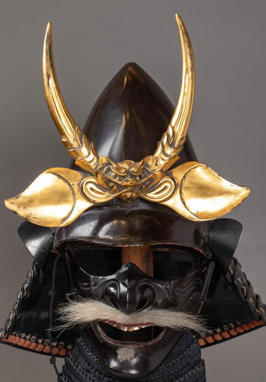 独角鹿西洋古董1603-1868年代日本江户时代出品配面颊甲及神鬼纹黄铜精雕前立装饰漆木铁铸「烏帽子形兜」武士头盔 商品图3