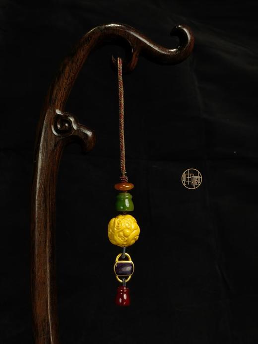 76周年国庆献礼款-老白骨蜡雕刻龙珠编艺多宝挂件 商品图0