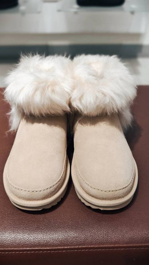 2楼UGG靴子女大童经典超短靴长毛款  吊牌价1299 商品图0