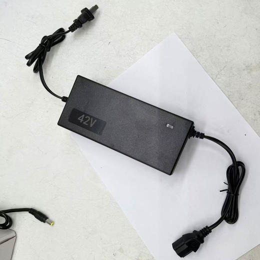 【货号04459A】品字头大电流3.0A充电器36V/42V充电器锂电链锯专用充电器带内置散热风扇 商品图8