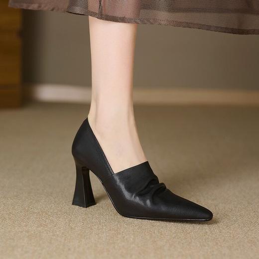 【预售5天】软羊皮配裙子绿色高跟鞋，气质尖头软底法式深口单鞋RS&7068 商品图3