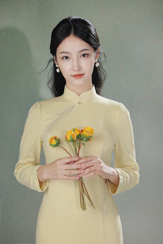 逸红颜明月优选#金羽刺绣旗袍『金羽缃』古典杏仁黄鱼尾旗袍，温暖秋冬银杏氛围穿搭~ 商品图4