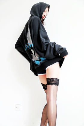 廓型连帽夹克，进口奥地利水钻。背后大印花宽松全棉外套C092988