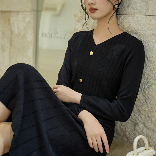 奢姿大码女装2025秋季时尚竖条纹设计V领连衣裙胖妹妹气质简约款9853894276 商品图2