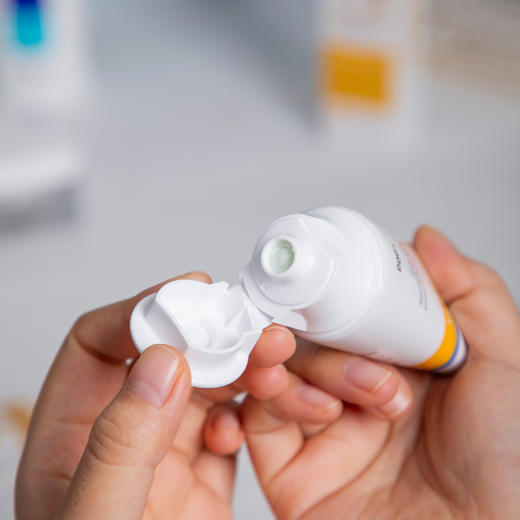 热卖！「拍6支立减10元」Kissaint 蜂胶白净牙膏 清洁 亮齿 温和不刺激 澳洲原装进口 100g/支 商品图4