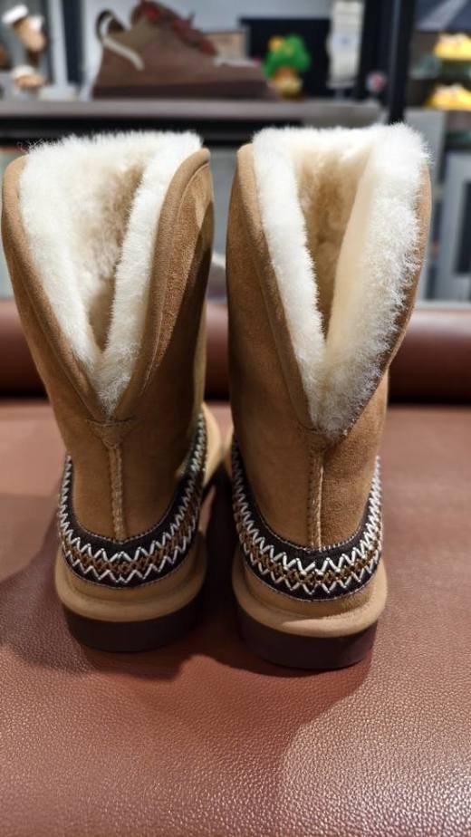 2楼UGG靴子新月款中筒靴女款  吊牌价1899 商品图3