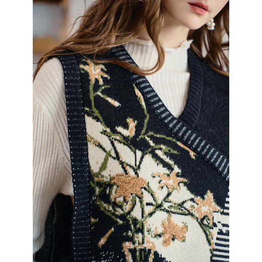 两三事梵高文艺塞纳花房2025冬新款毛巾绣绑带花色毛织马甲女宽松 商品图3