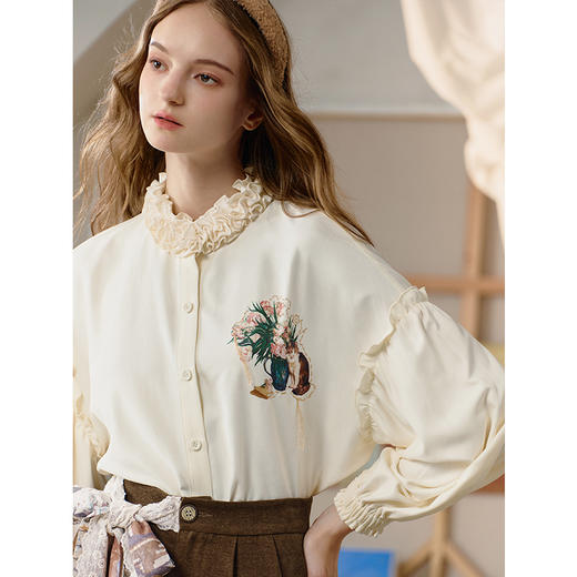 两三事梵高文艺花事裁云2025秋冬新款印花刺绣木耳边领长袖衬衫女 商品图2