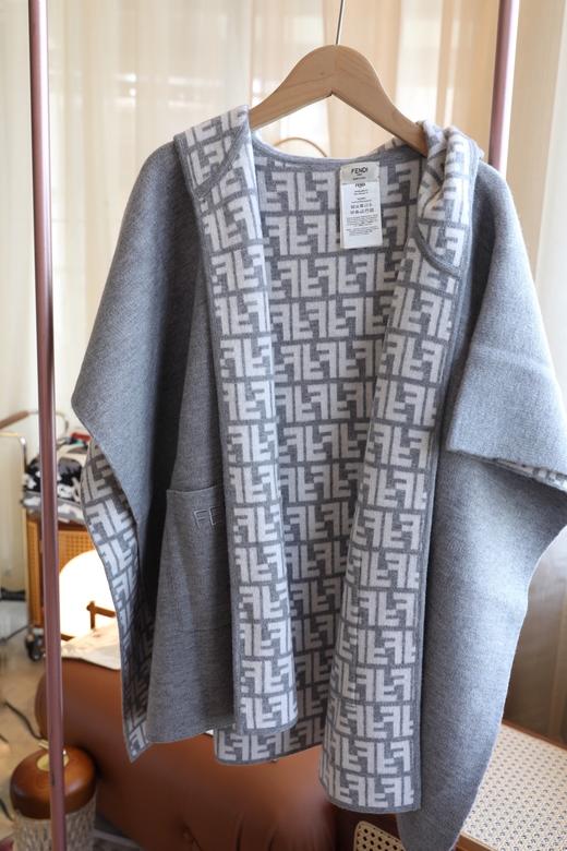 芬迪 双面羊毛羊绒混纺针织外套斗篷 手感柔软舒适细腻（ZT*DSX） 商品图1