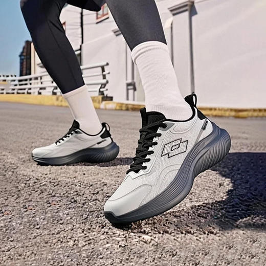 热卖！换季 超值清仓！LOTTO/乐途 菱鸿3.0网面透气运动鞋 缓震高弹 防滑耐磨 男女款1169W 商品图0