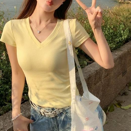 清仓冲量 季末福利【梦惠妮 莱赛尔V领腰精T】99/三件！！！ 侧开叉设计 收腰褶皱 性感V领 韩系穿搭 天丝面料柔软舒适 百搭不挑身材 #M663 商品图5