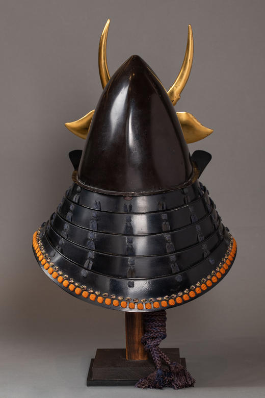 独角鹿西洋古董1603-1868年代日本江户时代出品配面颊甲及神鬼纹黄铜精雕前立装饰漆木铁铸「烏帽子形兜」武士头盔 商品图6