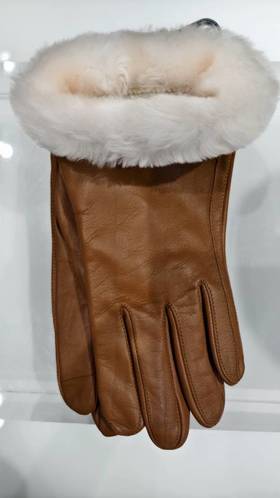 2楼UGG光面皮羊皮毛袖口手套  吊牌价1299