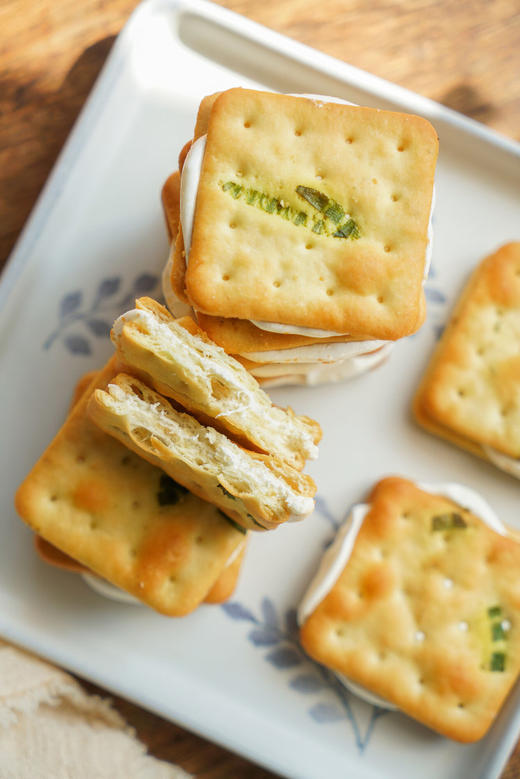 拉丝的夹心！一方云拾可可开心果酱牛轧饼/香葱原味牛轧饼干。✅开心果酱≥6%、燕麦片>13%。微甜不腻。 商品图4