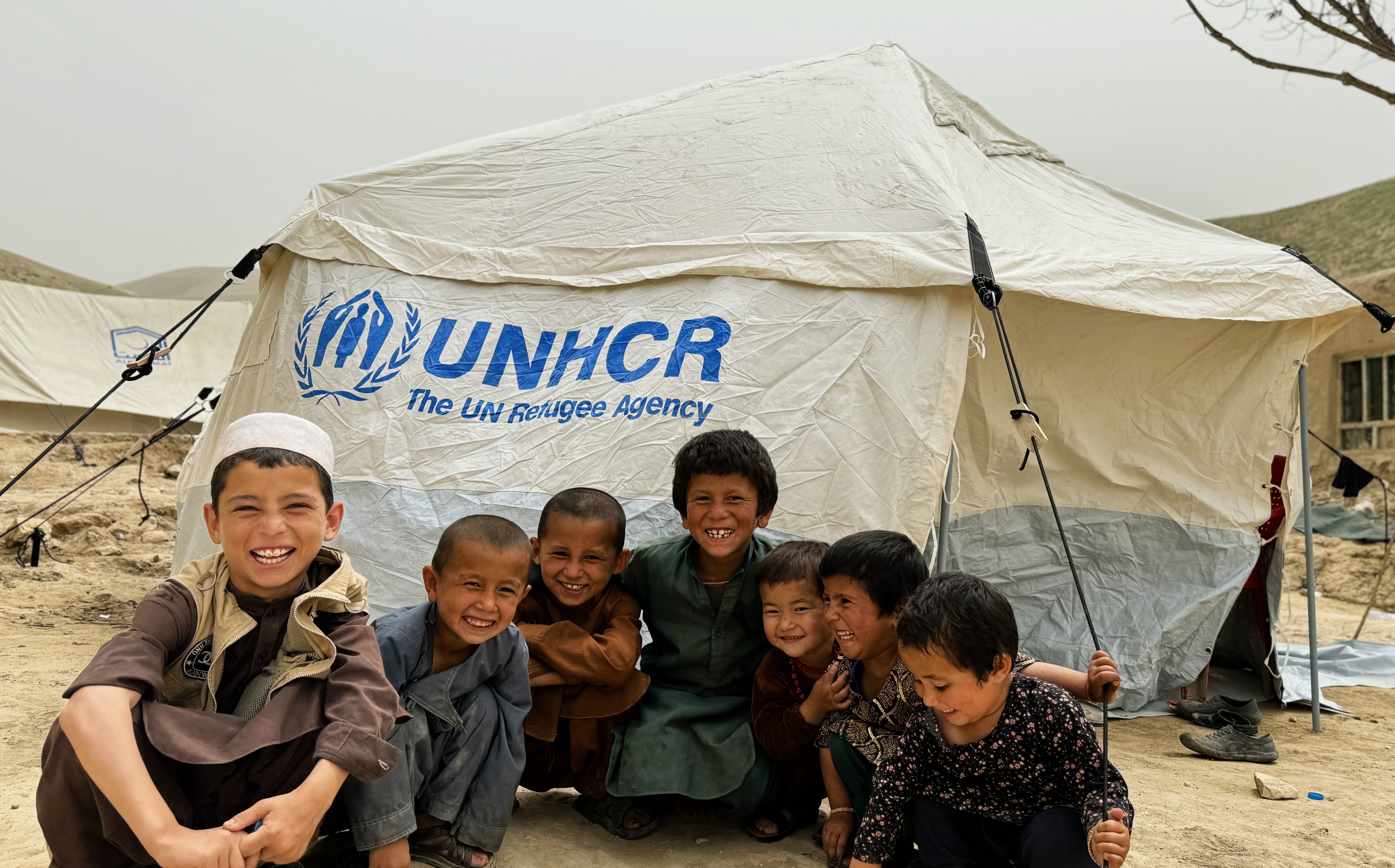 为阿富汗家庭提供一套标准家庭帐篷（适用于炎热、干旱等气候）