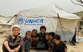 为阿富汗家庭提供一套标准家庭帐篷（适用于炎热、干旱等气候）