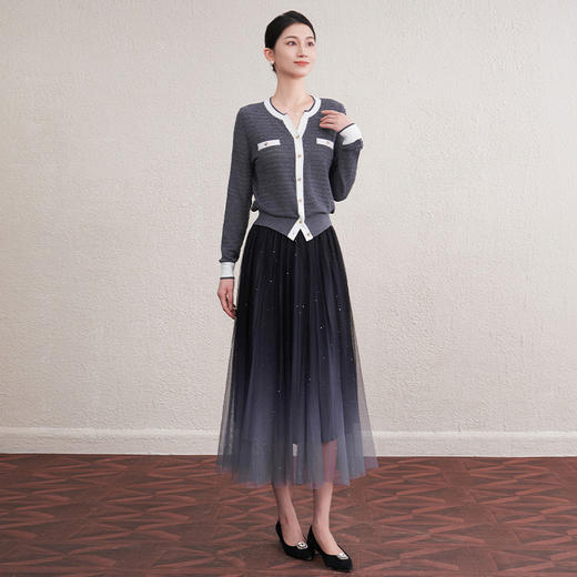 「自」全新升级【铂金会员247/天猫329/差价82】(71343)洛诗琳新款气质V领镂空开衫2025秋季简约百搭针织开衫外套 商品图2