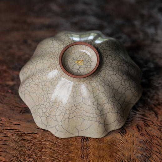 问鼎哥窑传世复刻款葵口盏 商品图2