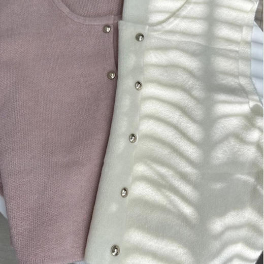 老米优品🎈3天左右发！《秋日叠搭针织马甲》温柔基础系版型，百搭不挑人！宽松大袖口，内搭也不跳~ 商品图8