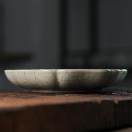 问鼎哥窑传世复刻款葵心壶承(大) 商品图1