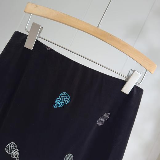 「自」全新升级【铂金会员339/天猫459/差价120】(93417)洛诗琳法式重工葫芦刺绣半身裙2025秋季气质开叉丝绒A字裙 商品图1