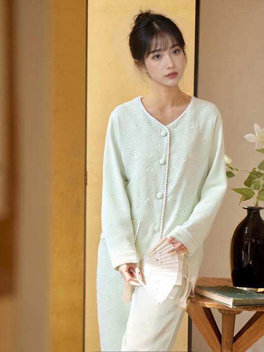 【慕斯德绒家居服】2025秋冬亲肤柔顺蓄热保暖睡衣家居服 商品图3