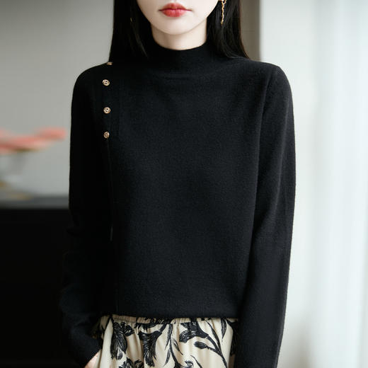 2025新款秋冬半高领打底衫纽扣毛衣女宽松外穿针织上衣洋气毛衣 商品图1