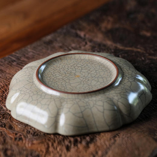 问鼎哥窑传世复刻款葵心壶承(大) 商品图2