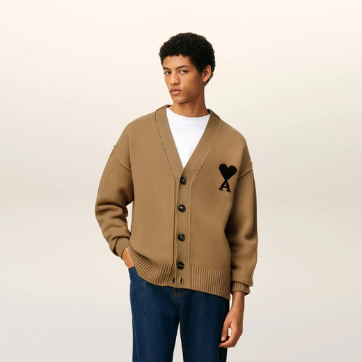 AMI 男女同款心形徽标刺绣嵌花羊毛针织开衫 驼色 UKC367 018 288 商品图1