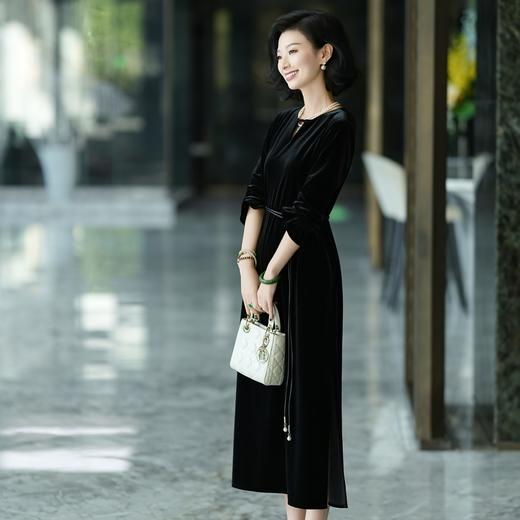 西子/暗夜玫瑰设计感圆领丝绒黑色连衣裙/CQBH2278 商品图1