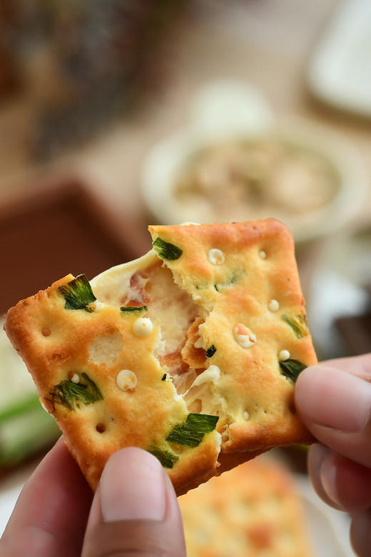 拉丝的夹心！一方云拾可可开心果酱牛轧饼/香葱原味牛轧饼干。✅开心果酱≥6%、燕麦片>13%。微甜不腻。 商品图10