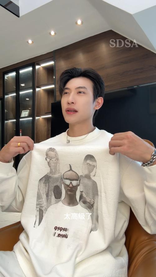 51656SDSA男士秋冬新款痞帅男装嘻哈人物印花设计圆领卫衣高街百搭上衣 商品图0