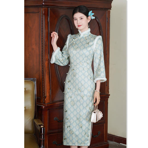 SKY 361819时尚改良新中式长款曼丽绒拼接旗袍 商品图2