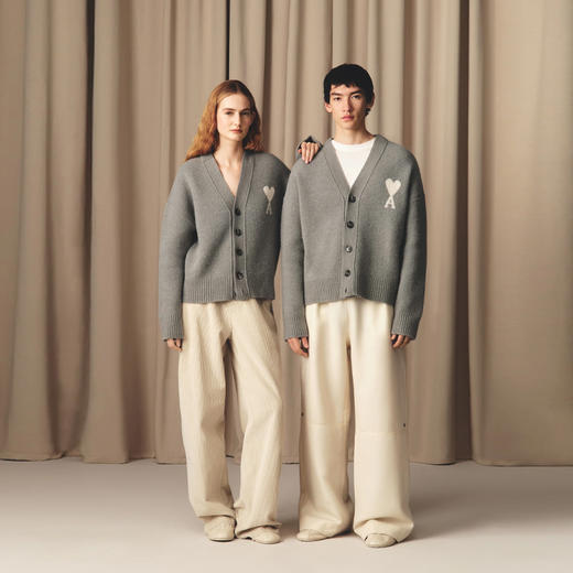 AMI 男女同款心形徽标刺绣嵌花混纺羊毛针织开衫 灰色 UKC365 KN0135 058 商品图3