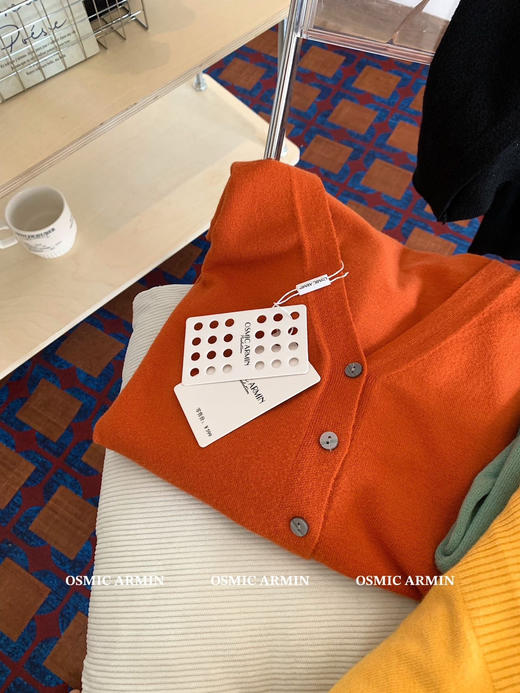 【12色奶酥V领开衫 】日常松弛感 韩里韩气 软软糯糯的好舒服  秋季新款薄款针织衫女开衫长袖V领短款毛衣小披肩外套上衣直接封神 降温必备 真的非常实穿 承包一整个秋天的美丽 商品图7