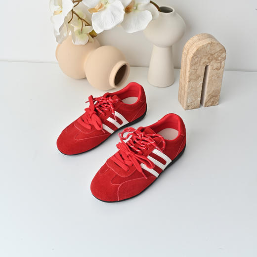 经典鲨2025秋专柜新品牛皮革网红爆款红色舒适平底德训鞋女KW313-537121 商品图1