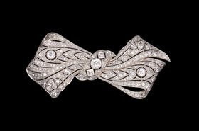 独角鹿西洋古董20世纪初欧洲出品装饰艺术风格蝴蝶结造型铂金镶嵌钻石胸针