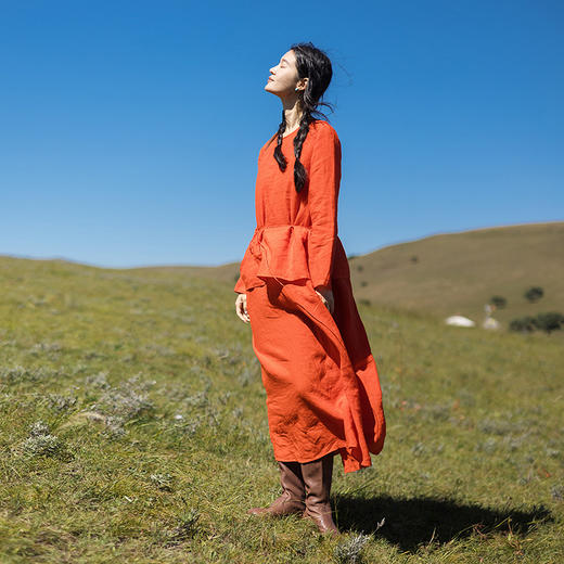 绽放715朵/干洗亚麻圆领宽松荷叶边拼接文艺旅行长袖连衣裙女新款 商品图0