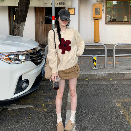 西遇套头毛衣女秋季新款慵懒松弛感花朵宽松圆领长袖针织衫SS051589 商品图1