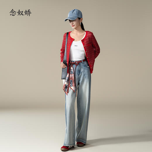 【商场同款】CNR4A99“璀璨冬韵毛开” 温暖氛围感红色 放松小箱型设计不挑身材 羊毛混合亮光感纱线 点缀金属扣 小香风毛开衫 商品图2