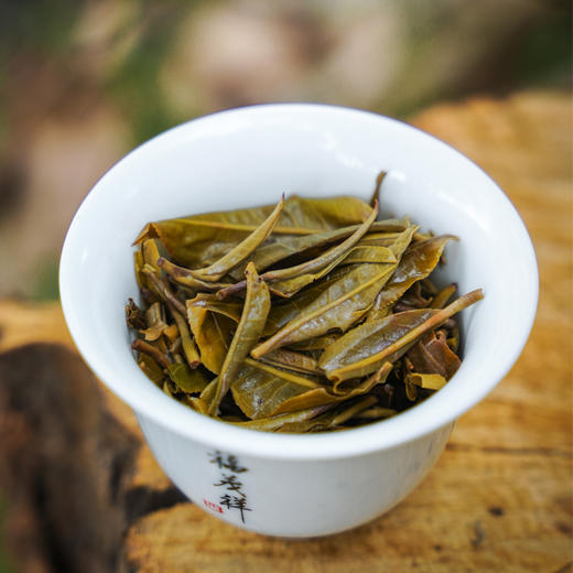 【上高货】【源自张福茂老爷子初代遗迹手稿】【汇聚普洱贡茶精髓】行业标杆级藏品；红印2025年普洱茶区贡茶核心资源大几百年大古树单株选料；357g/饼【绝密配方】【复兴贡茶之辉煌】 商品图3