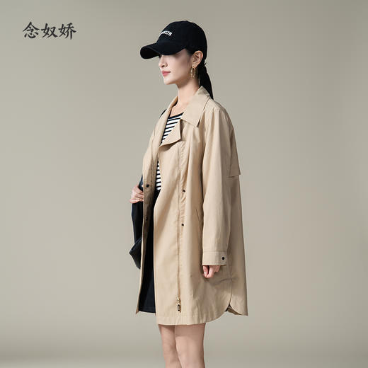 【商场同款】CNG4872 “极简通勤风衣” 温和驼色 宽松廓形 舒适包容身材 翻领结合拉链 大气洒脱 一手长小个子也适合 春秋风衣 商品图8
