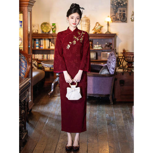 红色旗袍2025新款改良年轻款订婚礼服裙刺绣敬酒服新娘秋冬季长袖 商品图3