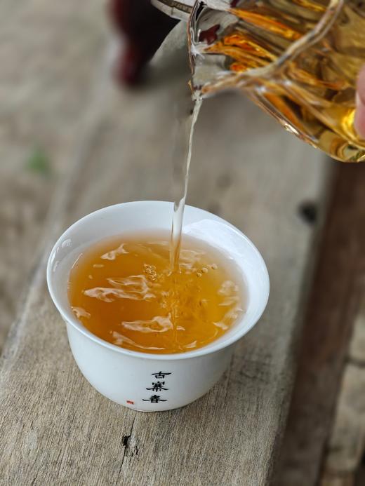 10月1日晚上20点【刮风寨】2021年古树纯料古寨春总茶师宣哥私藏老料“汤又厚又劲，气又野又足” 200g/饼 5饼/提 数量不多，先抢先得！！ 商品图6