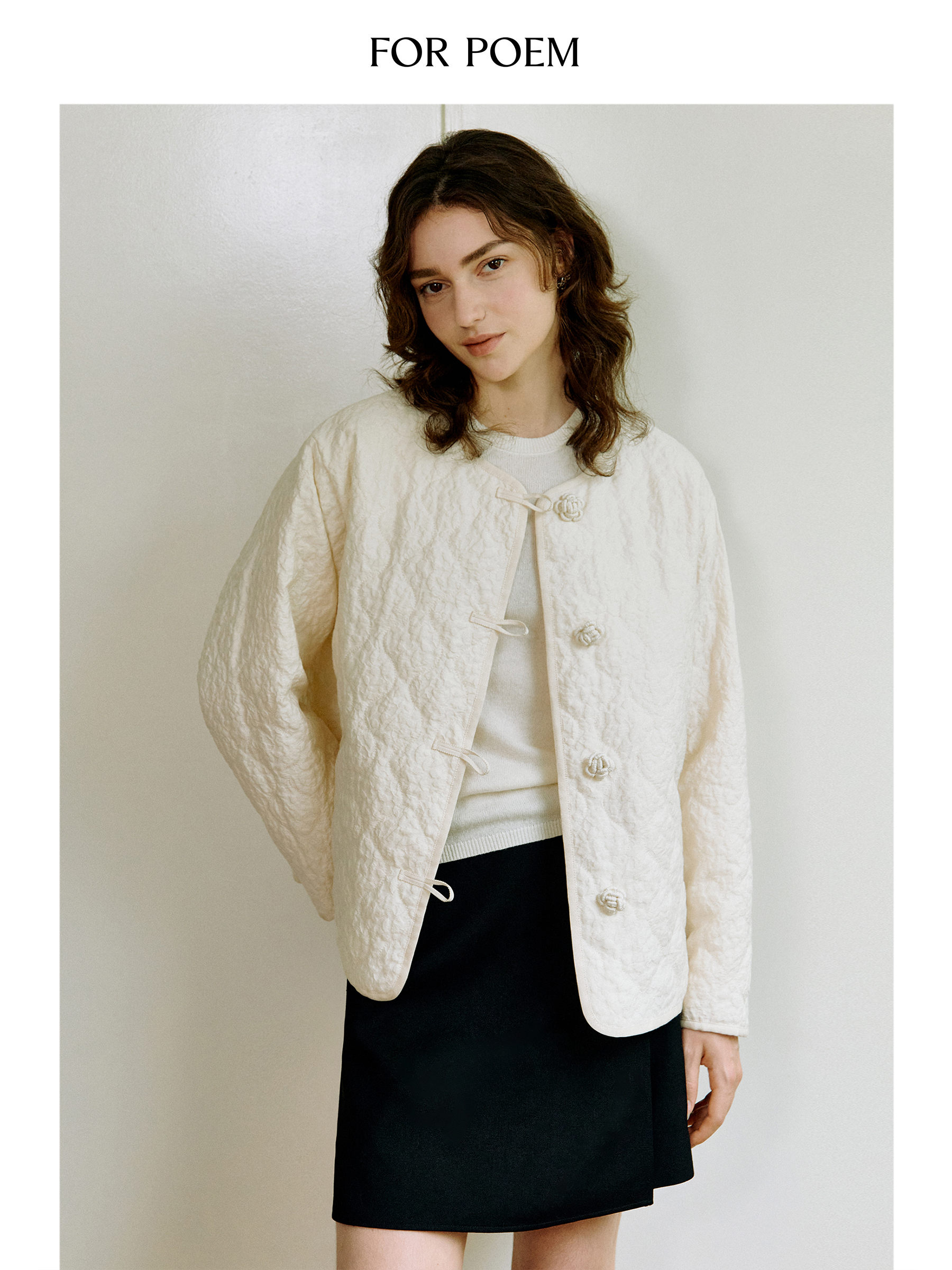 ForPoem 现货 25/FW原创设计葫芦绗缝挺阔圆领花朵扣米白色棉服外套