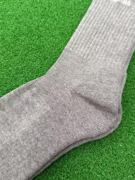 正品 HONMA 高尔夫男袜。毛巾底，经抗菌防臭处理，有效抑制细菌滋生。采用三菱丽阳抗菌原丝，混纺棉纱吸汗速干，运动时双脚也能保持干爽舒适，助力畅快挥杆 。男款均码39-45
特价69五双包邮 商品图5