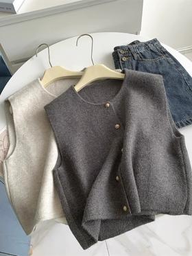 温柔系单排扣小金扣子圆领显瘦针织马甲背心 女韩系宽松坎肩上衣女